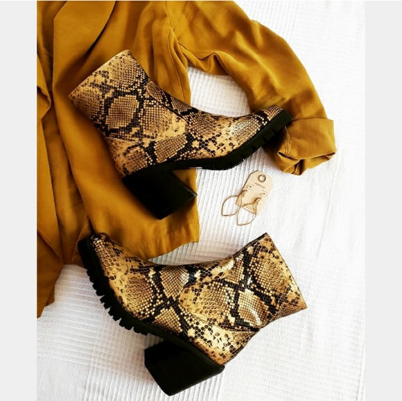 Sleigh Ride collection// Chunky bootie - Picture 3 of 7